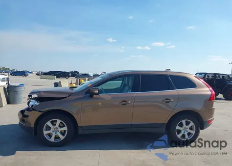 2011 Volvo Xc60 3.2/3.2 R-Design z USA, uszkodzony, nr VIN YV4952DL4B2208895